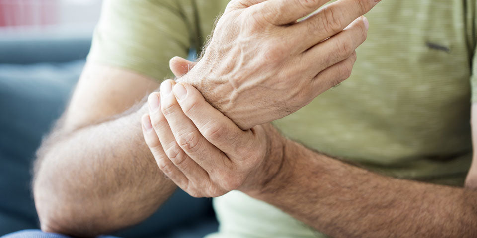 Can T4/T3 therapy cause joint pain?
